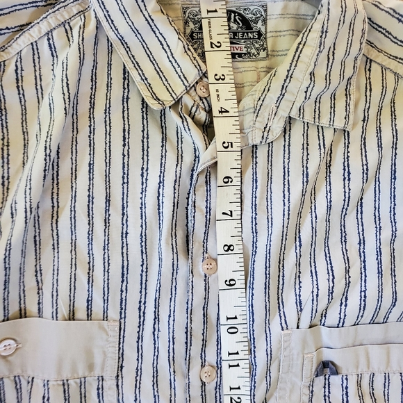 Levis mens short-sleeved button down shirt. Large. - Picture 9 of 10